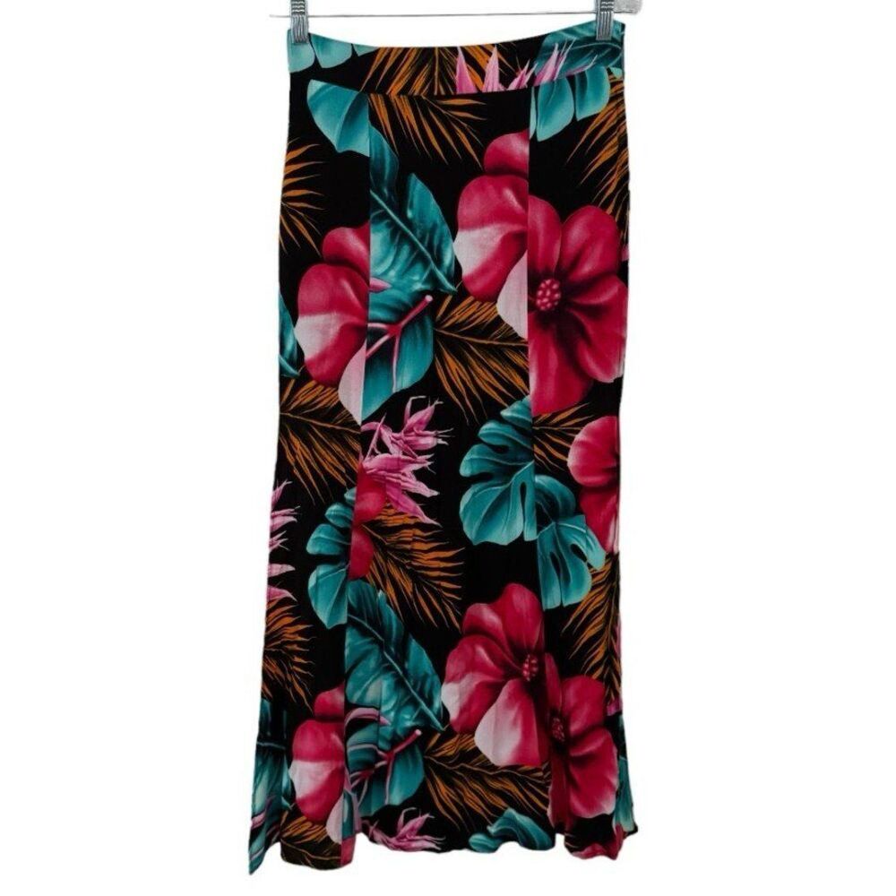 Tropic Flowers Design Skirt Size M